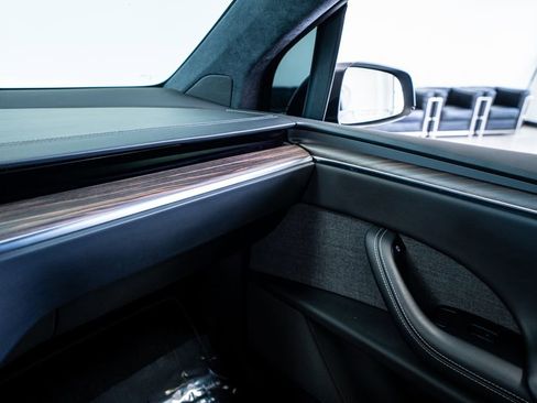 Used 2024 Tesla Model X image 45