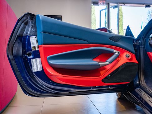 Used 2022 Ferrari F8 Tributo image 8