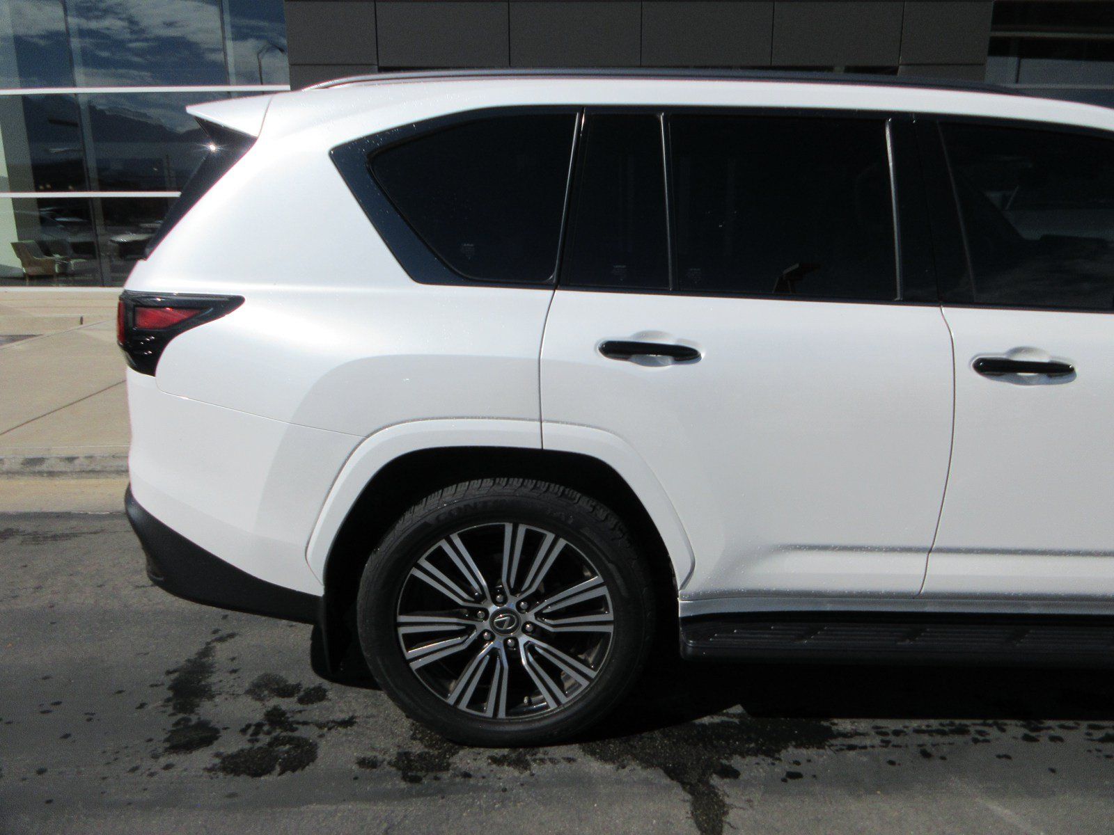 Used 2023 Lexus LX 600 4WD w/ Appearance Package image 10