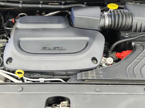 Used 2023 Chrysler Pacifica Touring-L FWD image 20