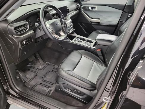 Used 2023 Ford Explorer XLT w/ Equipment Group 202A AWD/4WD image 39