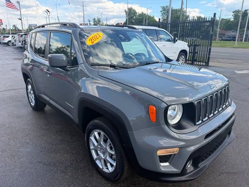 Used 2021 Jeep Renegade Latitude w/ Convenience Group AWD/4WD image 3
