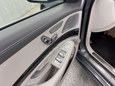Used 2017 Mercedes-Benz S 550 Sedan image 16