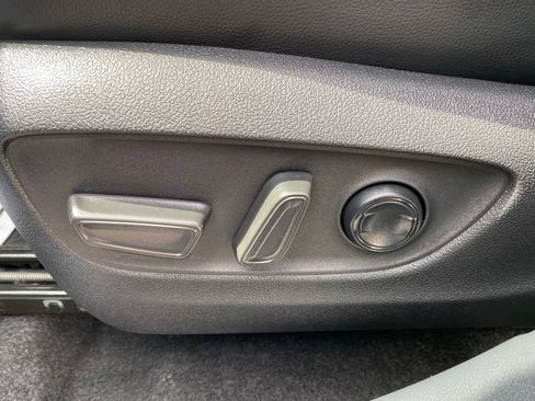Used 2024 Toyota Highlander Platinum AWD/4WD image 11