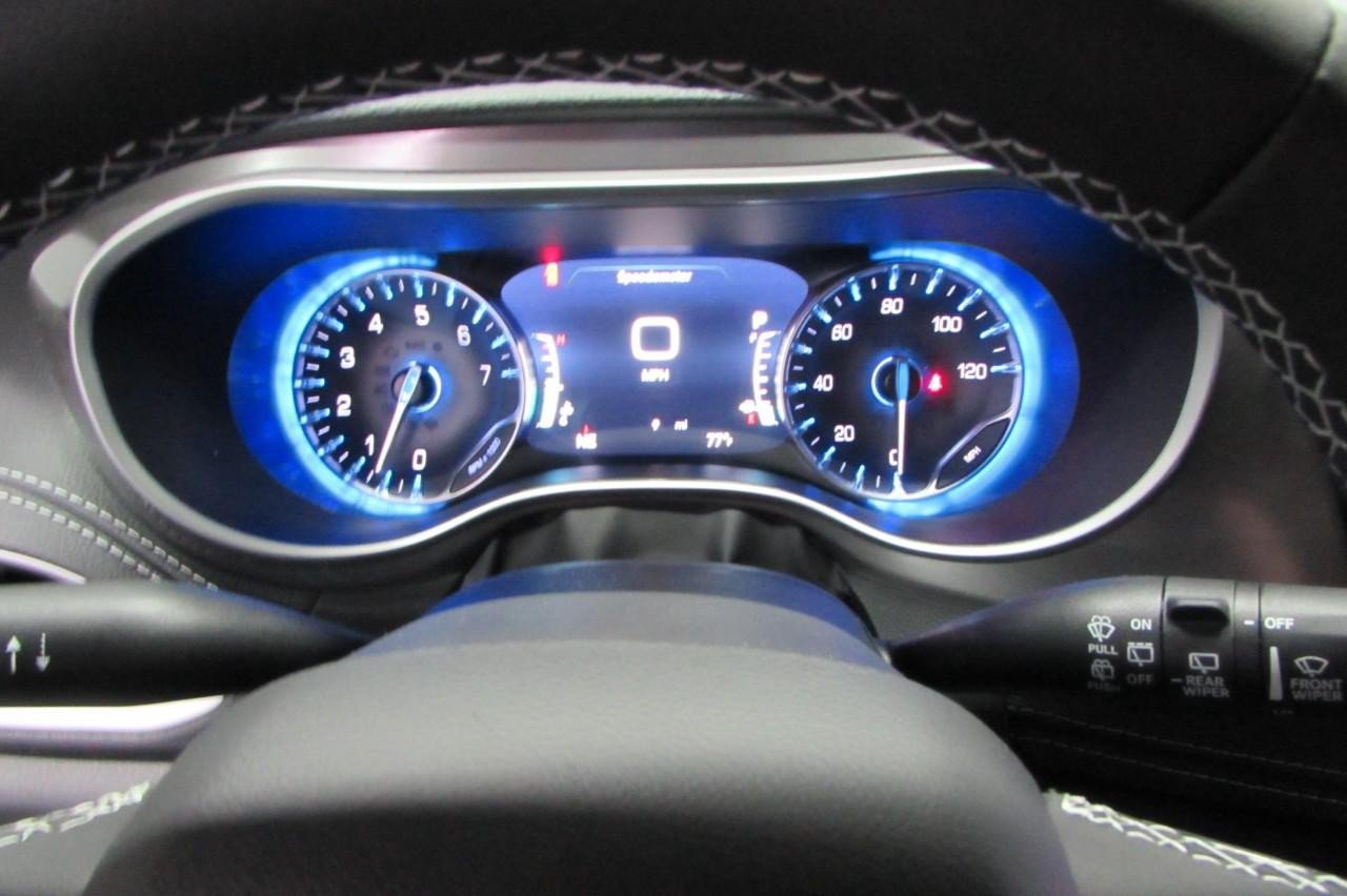 New 2025 Chrysler Pacifica Select FWD image 17