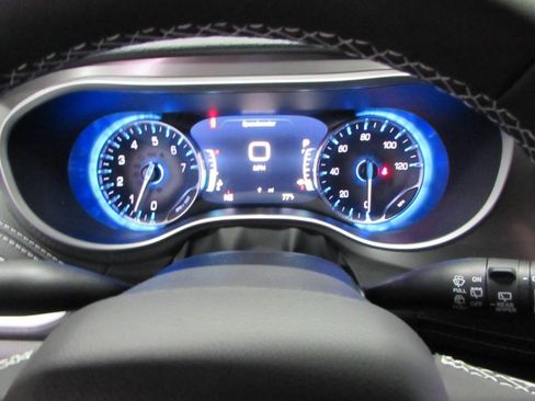 New 2025 Chrysler Pacifica Select image 17