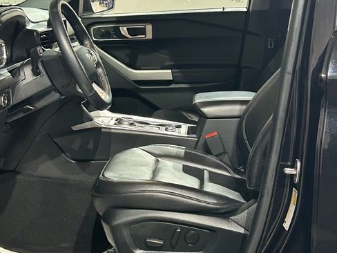 Used 2023 Ford Explorer XLT w/ Equipment Group 202A image 41