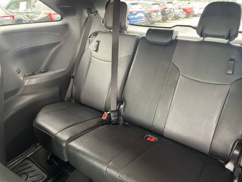 Used 2023 Toyota Sienna XSE w/ XSE Plus Package FWD image 6