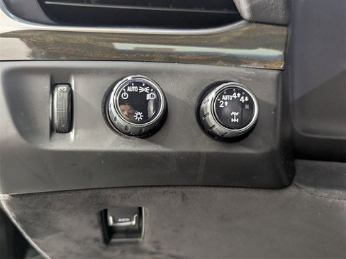 Used 2018 Cadillac Escalade Platinum image 13