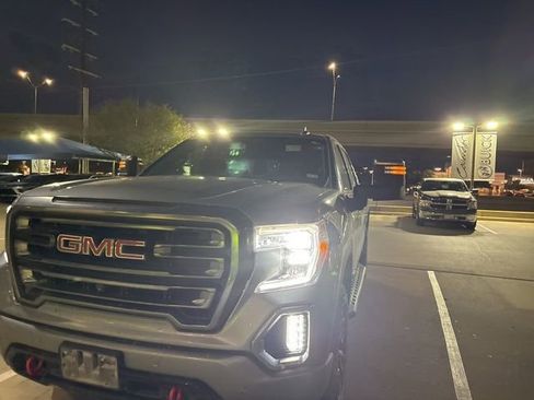 Used 2021 GMC Sierra 1500 AT4 w/ AT4 Premium Package image 9