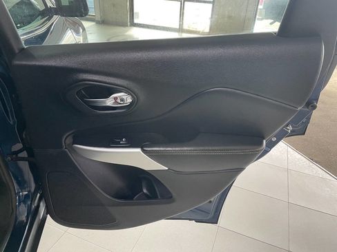 Used 2018 Jeep Cherokee Latitude Plus image 23