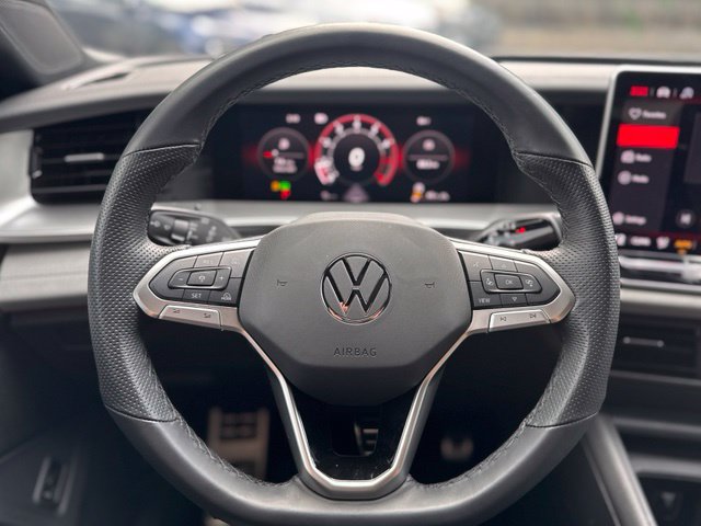 Used 2025 Volkswagen Tiguan SE R-Line AWD/4WD image 17