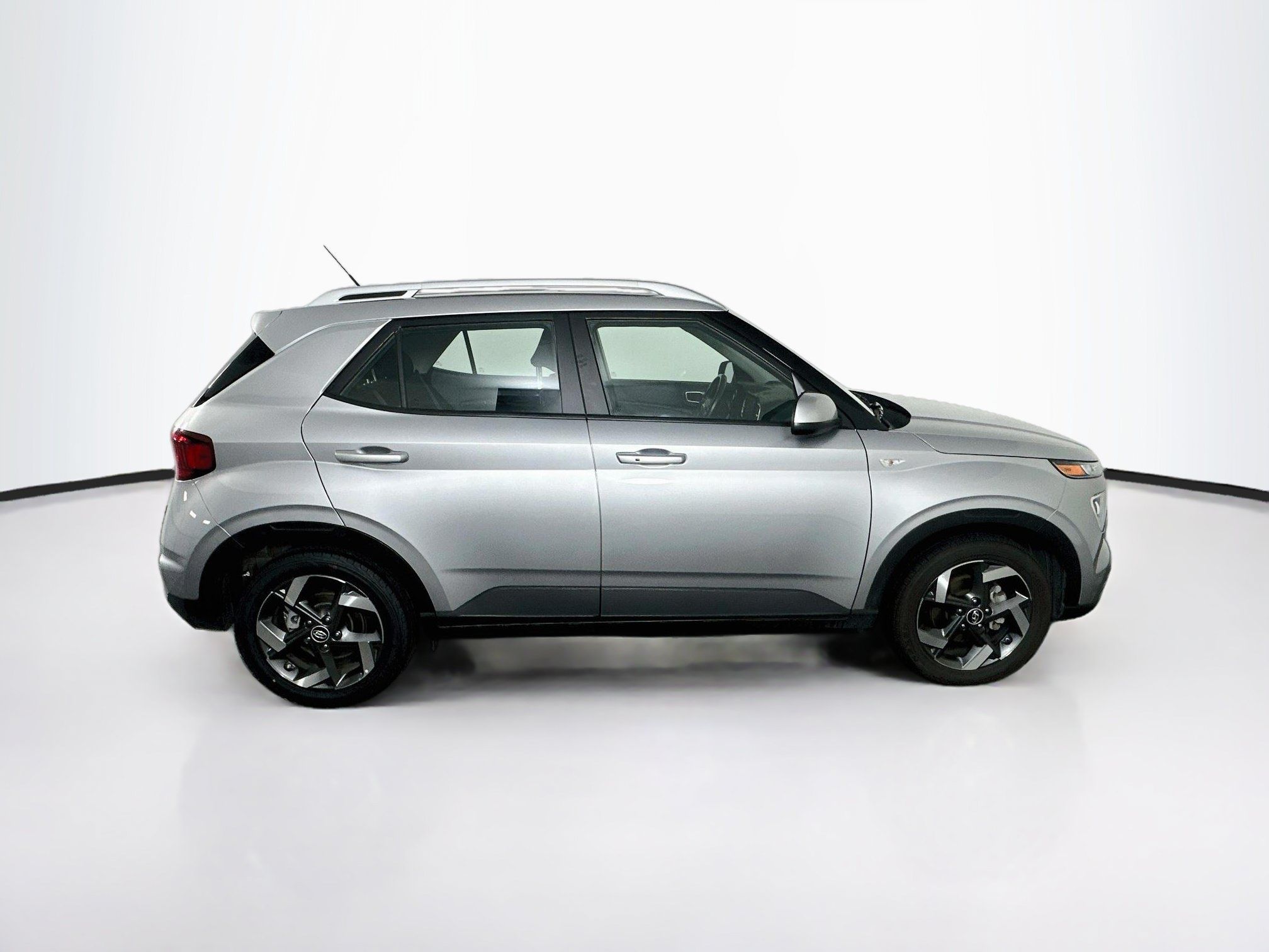 Used 2025 Hyundai Venue SEL FWD image 10