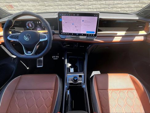 Certified 2025 Volkswagen Tiguan SEL R-Line AWD/4WD image 15