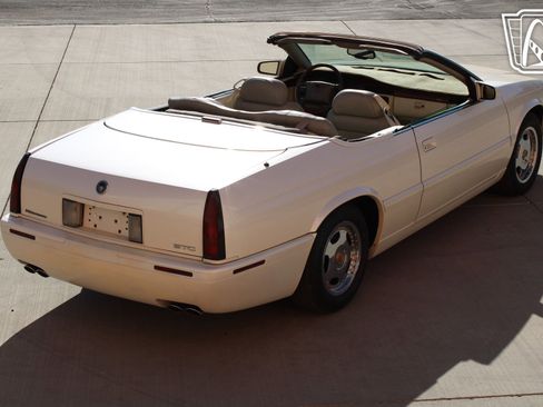 Used 2002 Cadillac Eldorado Touring w/ Preffered Equipment Group image 16