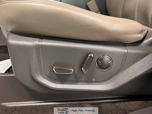 Used 2018 Ford Expedition XLT RWD image 25