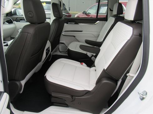 Used 2024 GMC Acadia Denali w/ Super Cruise Package image 34