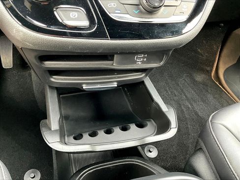 Used 2026 Chrysler Pacifica Select w/ S Appearance Package AWD/4WD image 38