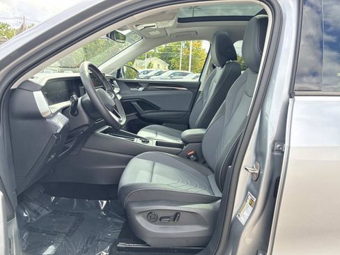 Used 2026 Volkswagen Tiguan SE w/ Panoramic Sunroof Package AWD/4WD image 13