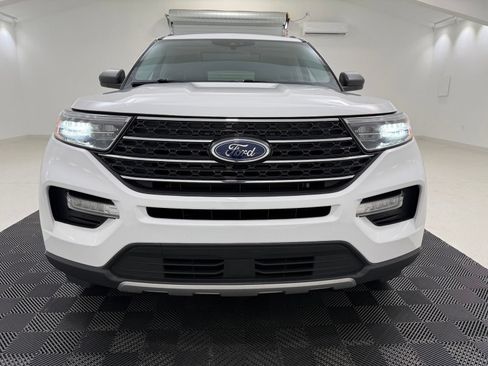 Used 2024 Ford Explorer XLT w/ Equipment Group 202A RWD image 2