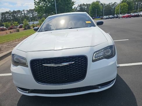 Used 2018 Chrysler 300 Touring w/ Sport Appearance Package RWD image 4