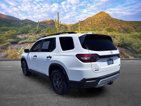 Used 2025 Honda Pilot TrailSport image 7
