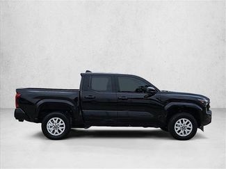 Used 2025 Toyota Tacoma SR5 AWD/4WD video 4