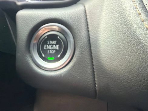 Used 2024 GMC Yukon SLT AWD/4WD image 33