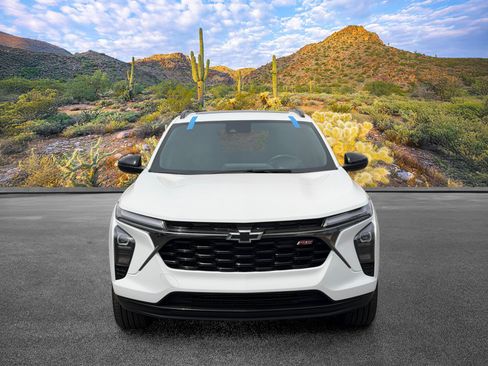 Used 2025 Chevrolet Trax RS w/ Sunroof Package FWD image 5
