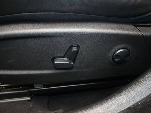 Used 2023 Chrysler 300 S RWD image 7
