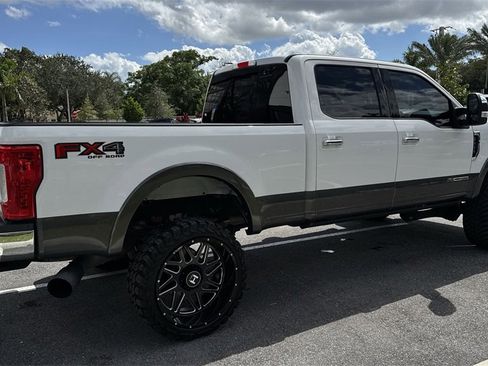 Used 2017 Ford F350 Lariat w/ Chrome Package image 5