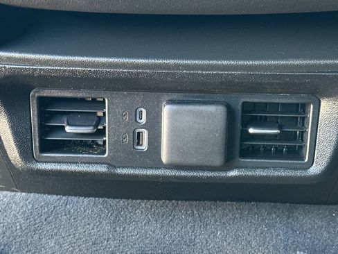 Certified 2025 GMC Sierra 1500 SLT image 15