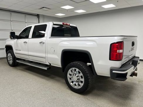 Used 2019 GMC Sierra 2500 Denali w/ Duramax Plus Package AWD/4WD image 14