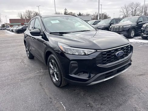 Used 2025 Ford Escape ST-Line w/ Equipment Group 301A image 4