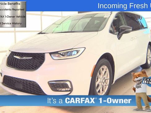 Used 2024 Chrysler Pacifica Touring-L image 1