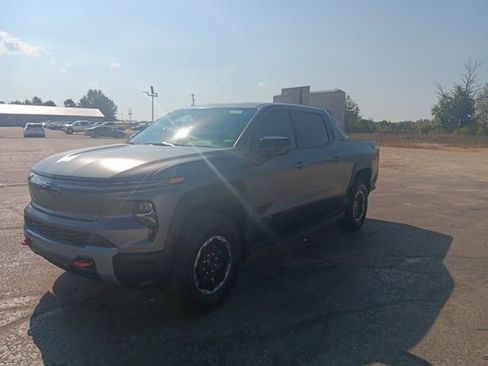 New 2026 Chevrolet Silverado EV Trail Boss w/ Premium Package AWD/4WD image 3