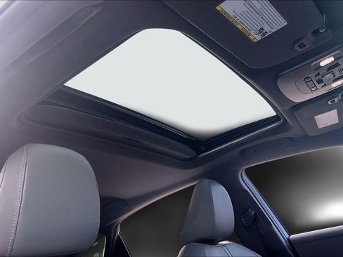 Used 2019 Toyota Avalon XLE image 26