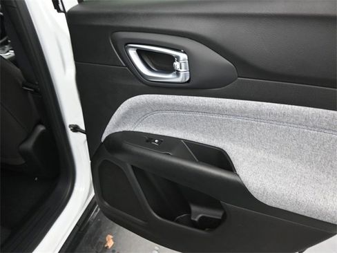 Used 2025 Jeep Compass Sport w/ Mopar Graphics Package image 14