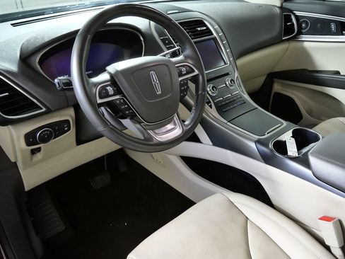 Used 2019 Lincoln Nautilus Reserve AWD/4WD image 3