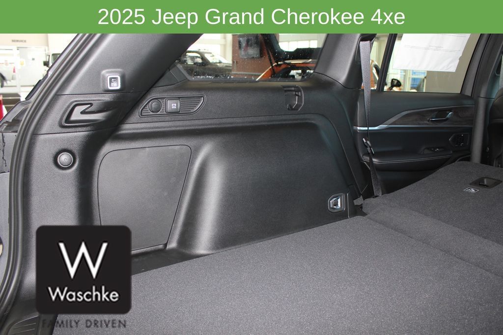 New 2025 Jeep Grand Cherokee Limited 4xe w/ Trailer Tow Package AWD/4WD image 17