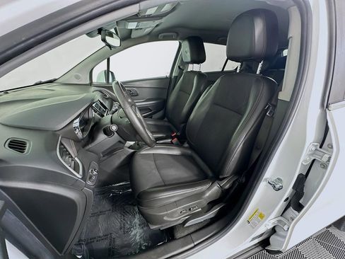 Used 2018 Chevrolet Trax LT w/ LT Convenience Package image 29