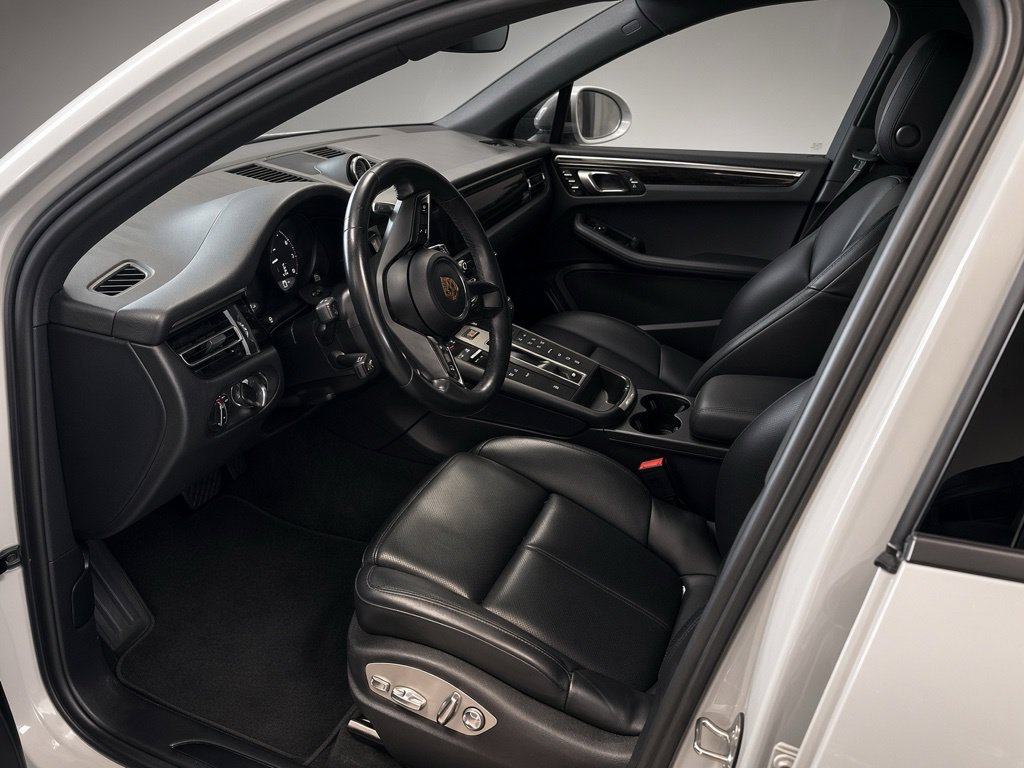 Used 2024 Porsche Macan AWD/4WD image 5
