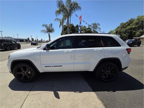 Used 2019 Jeep Grand Cherokee Laredo RWD image 8