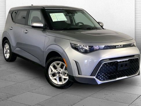 Used 2025 Kia Soul LX w/ LX Technology Package FWD image 1
