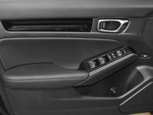 Used 2025 Honda Civic Sport image 4