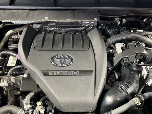 Used 2023 Toyota Highlander L FWD image 28