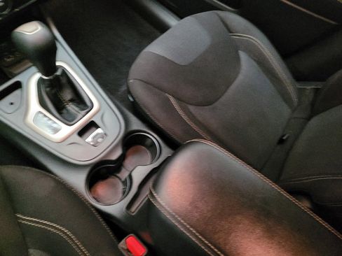 Used 2016 Jeep Cherokee Latitude image 26