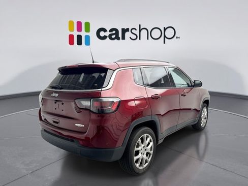 Used 2022 Jeep Compass Latitude w/ Sun and Sound Group AWD/4WD image 5