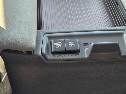 Used 2023 Toyota Sienna XLE FWD image 26