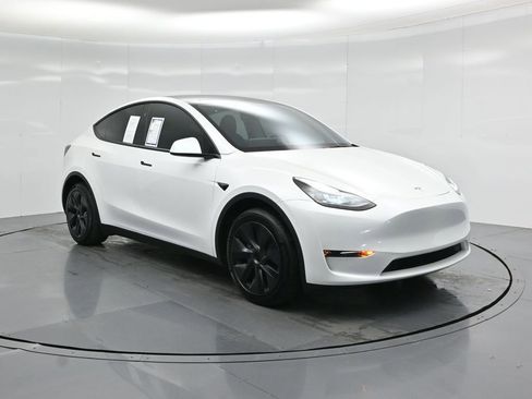 Used 2025 Tesla Model Y Long Range image 54